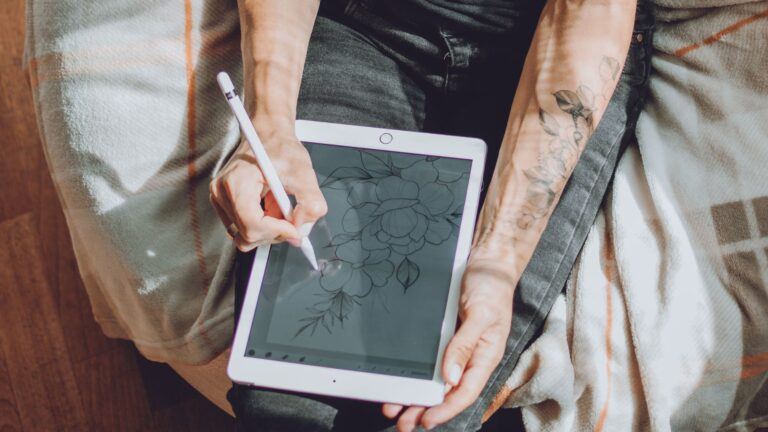 creating floral design on ipad